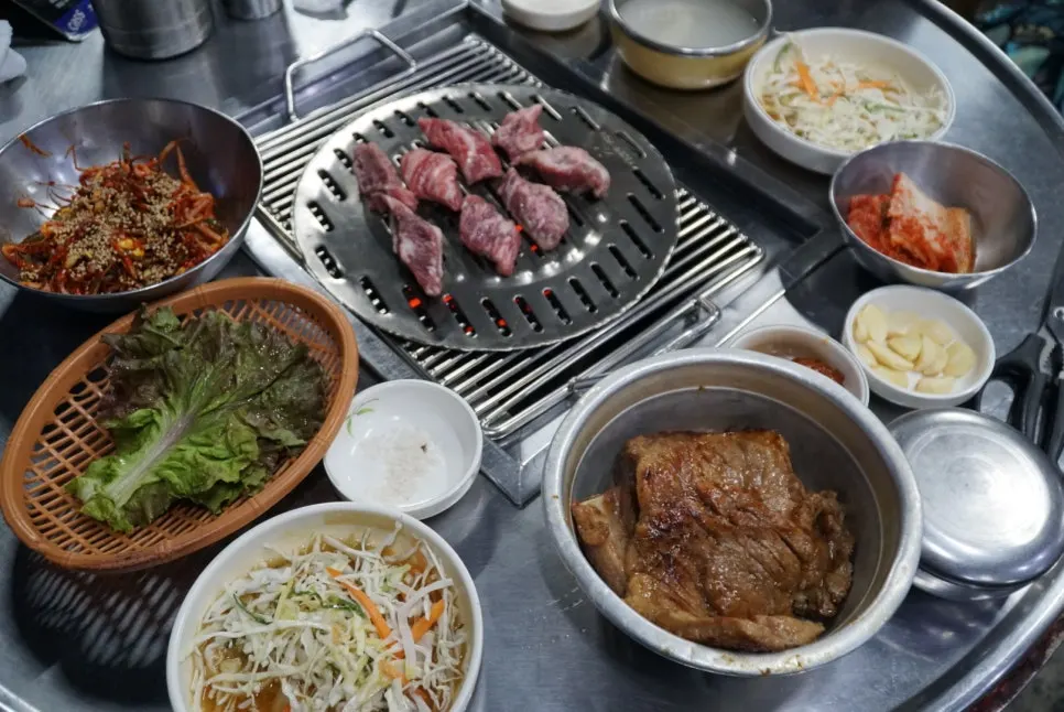 Table set with beef short rib and pork ribs order
