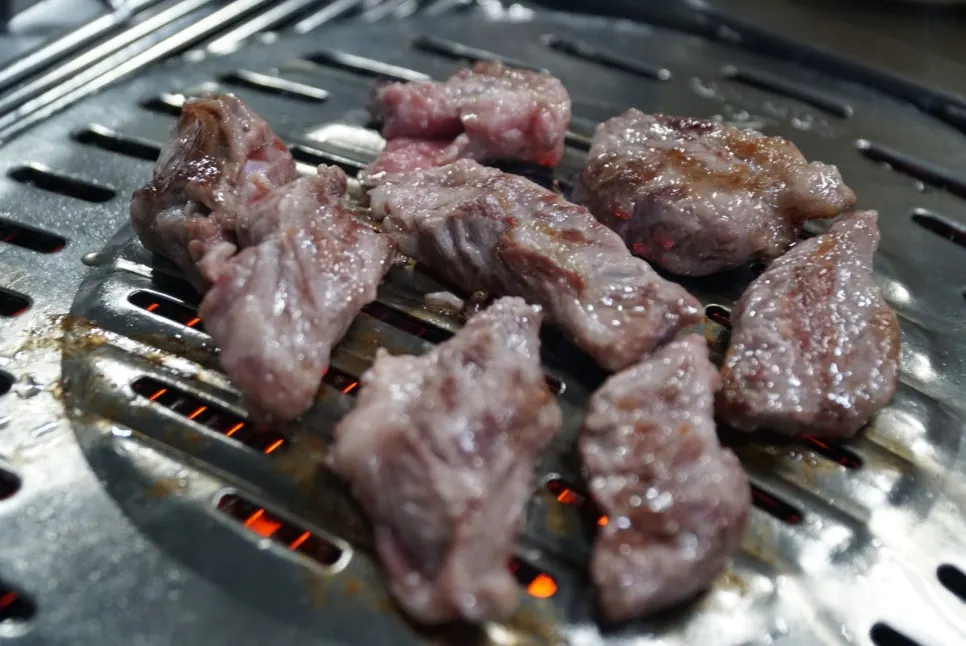 Surface of the beef short rib cooking