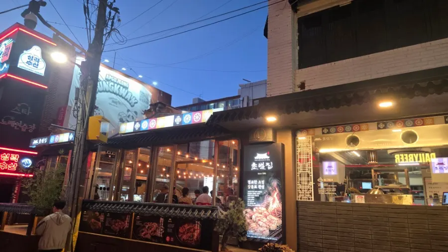 압구정로데오 초벌집 매장 전경