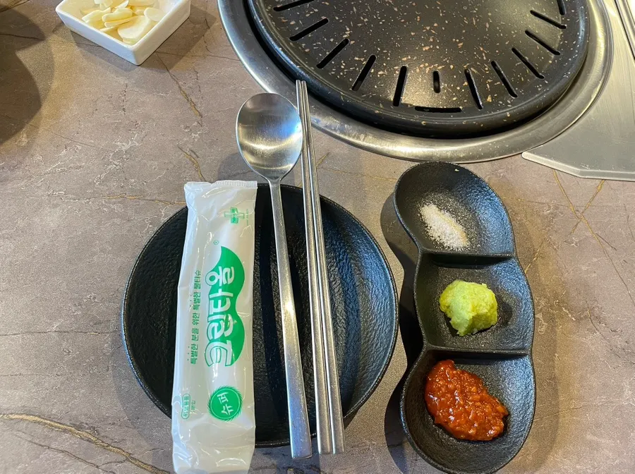 Close-up of the table setting at Chobeoljip