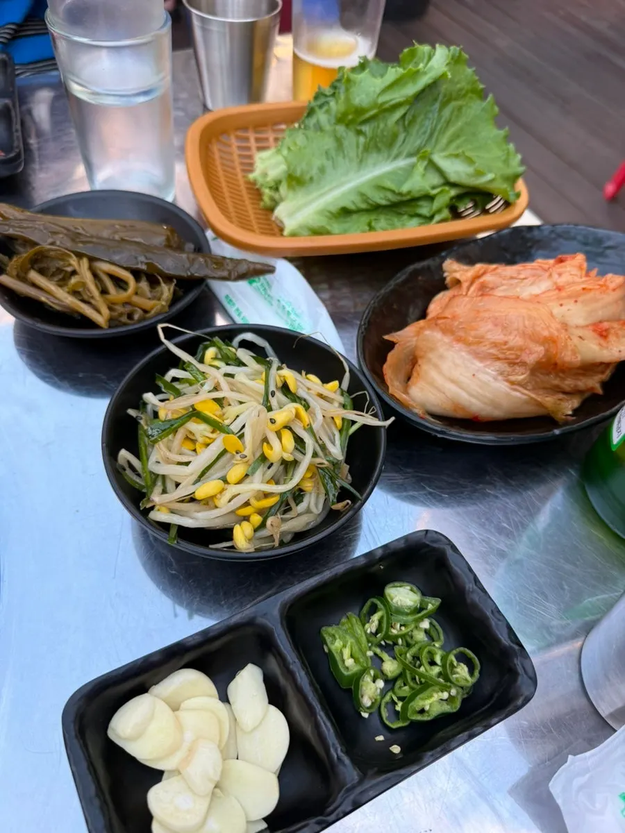 Chobeoljip's basic table setup with side dishes
