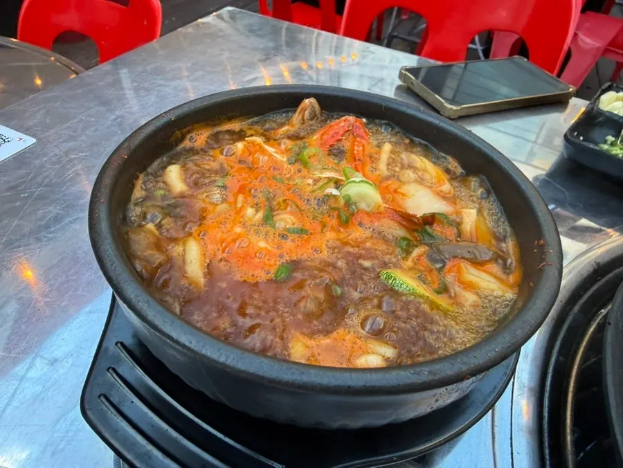 Spicy stew made with crab and green onion
