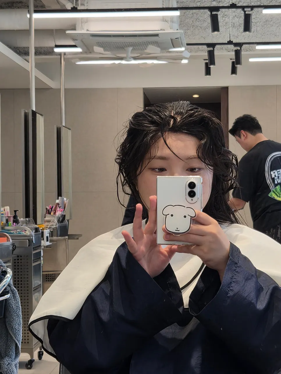 연화 작업이 끝난 곱슬 모발 상태