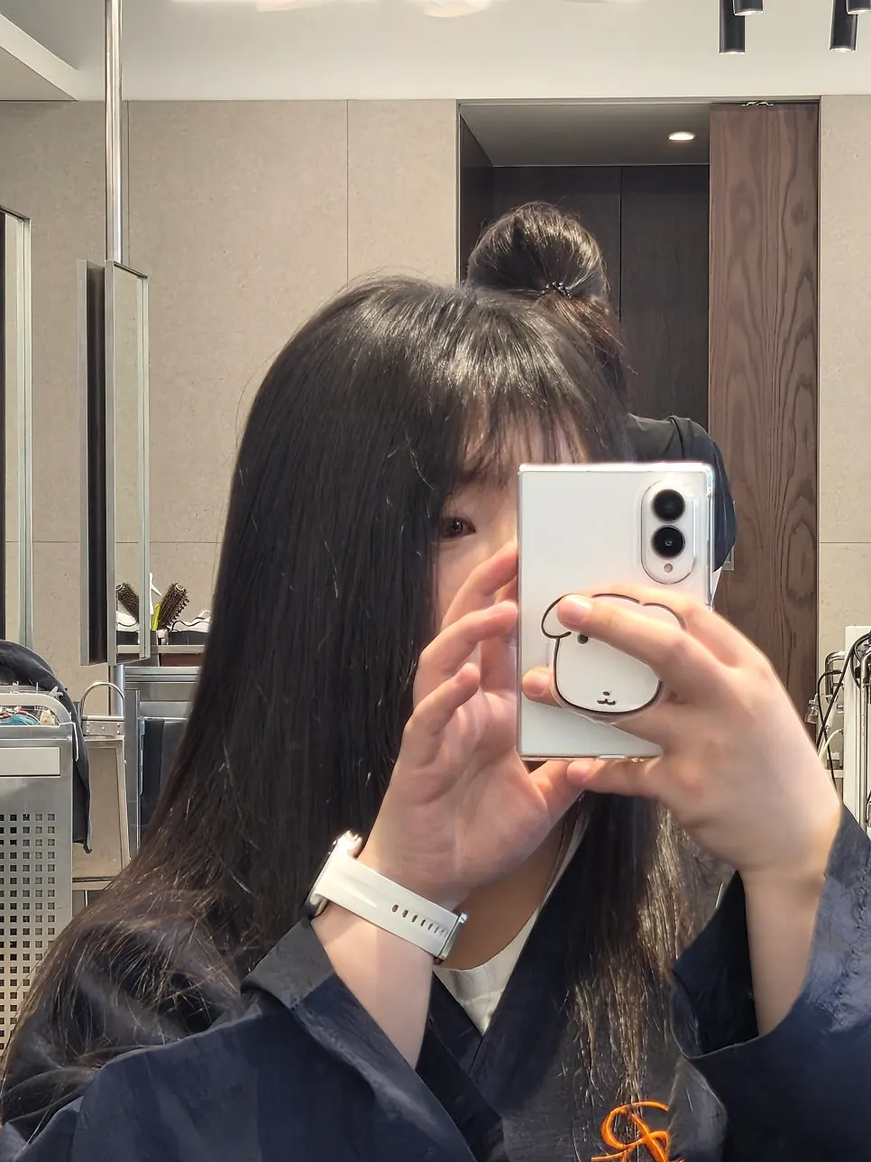 정수리 볼륨이 채워진 매직 진행 중 모발
