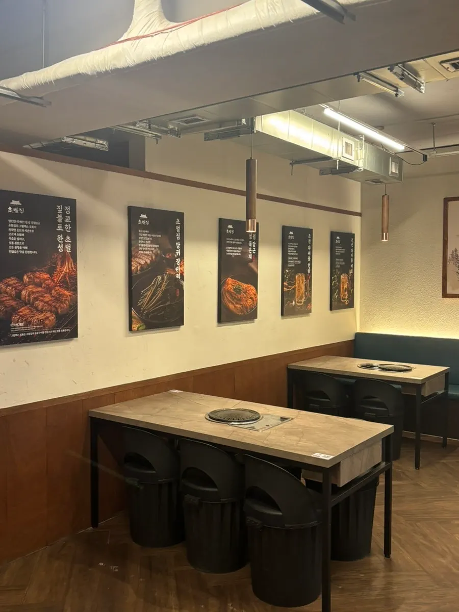 Entrance and seating overview at Chobeoljip Apgujeong Rodeo Branch