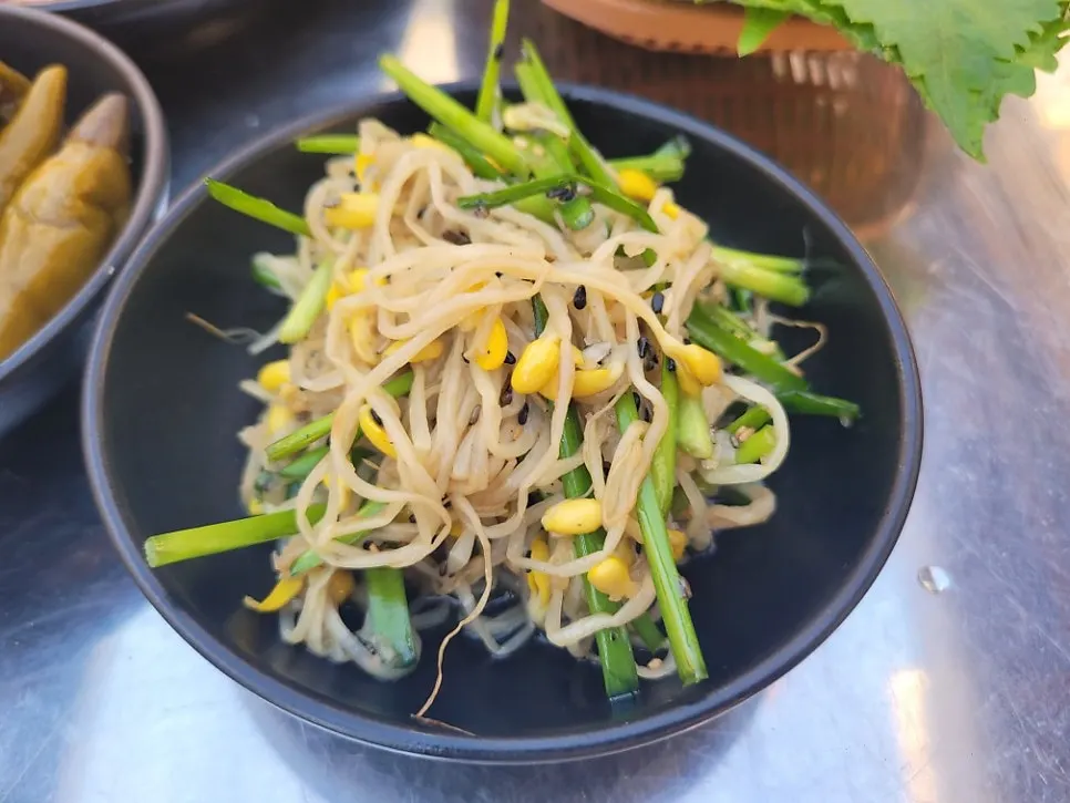 Ssam vegetables to pair with pork belly
