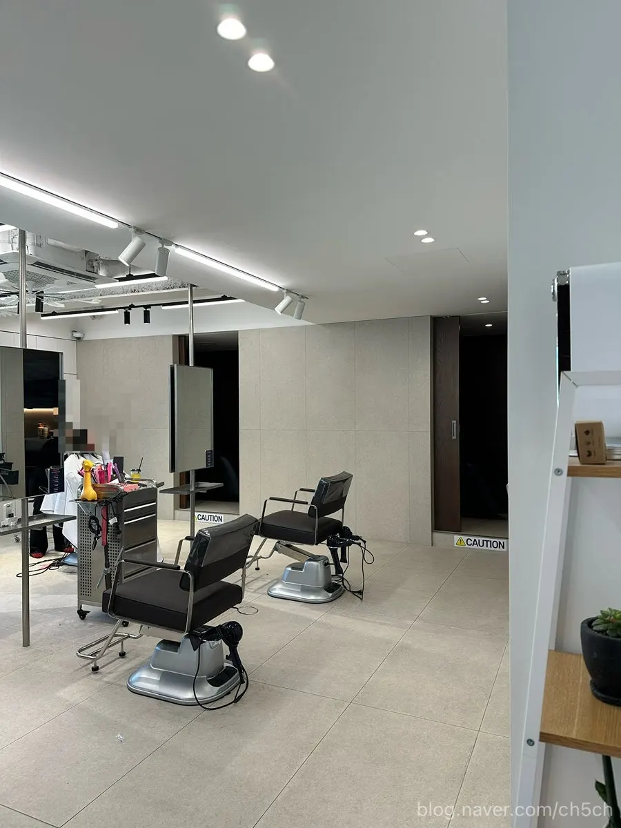 Interior design of Biorn Hair Apgujeong Rodeo
