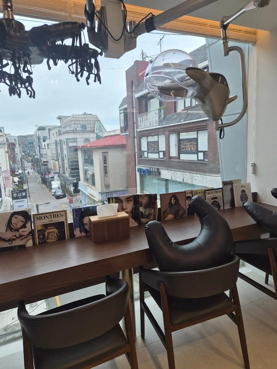 층별 안내가 보이는 매장 진입 공간