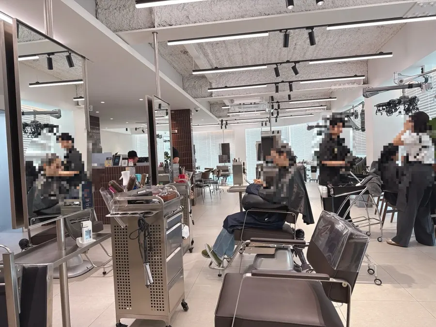 Storefront view of Biorn Hair Apgujeong Rodeo