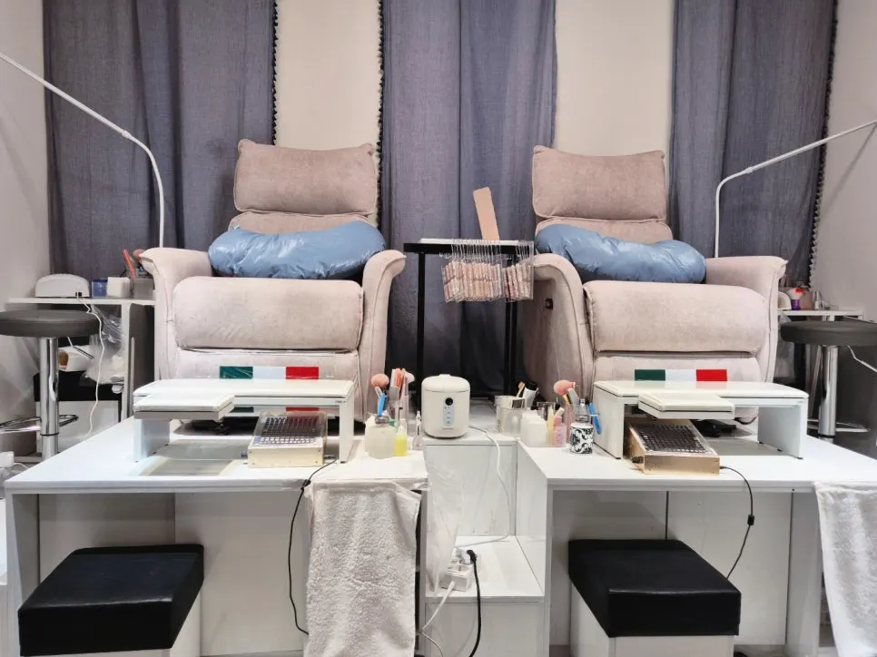 Interior of Naeil Didi's manicure service area