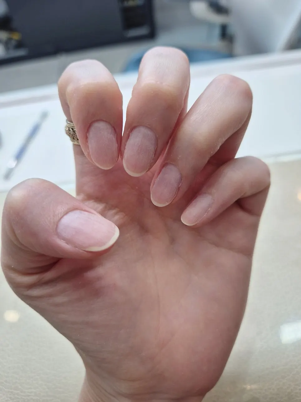 Shaping nails into a round shape during the service