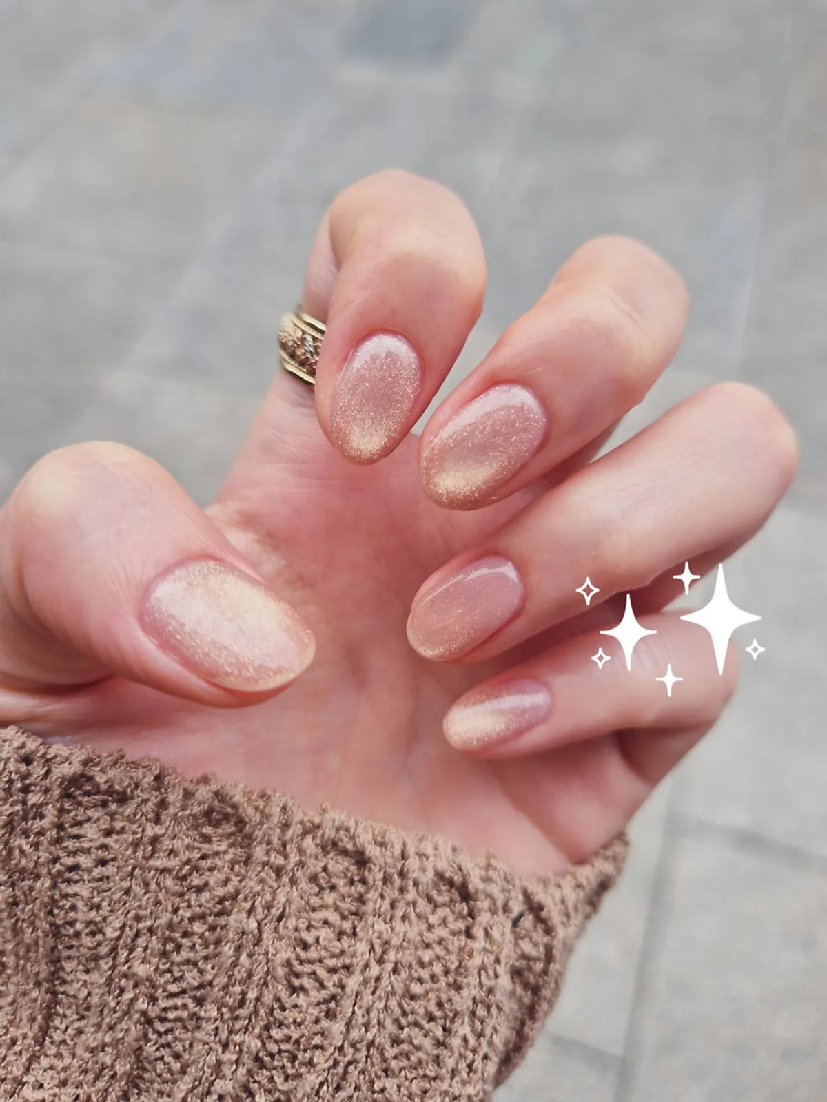 Finished nails with Nunnu color No. 1 magnetic gel one-color