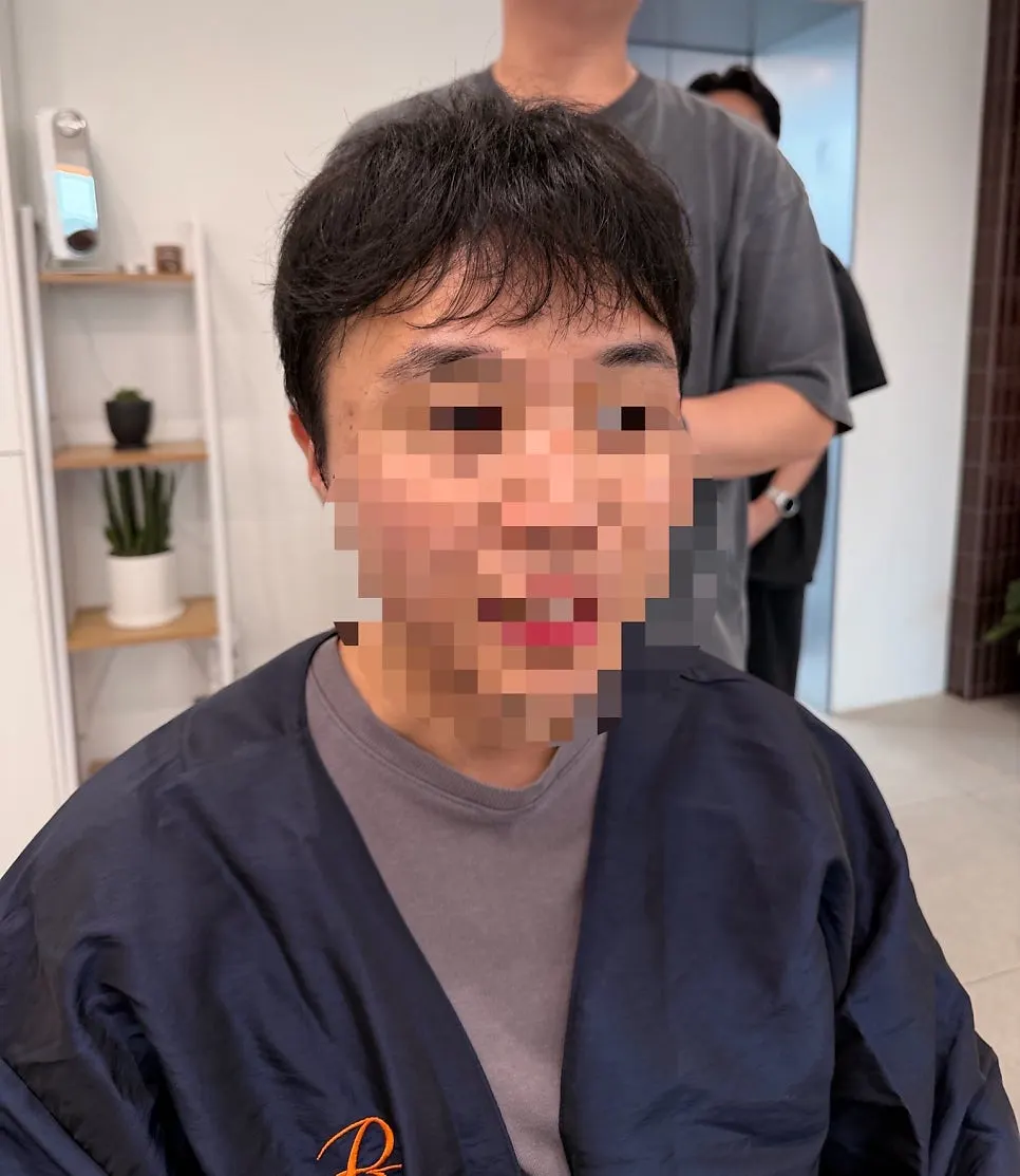 정돈되지 않은 비포 상태의 남자 헤어