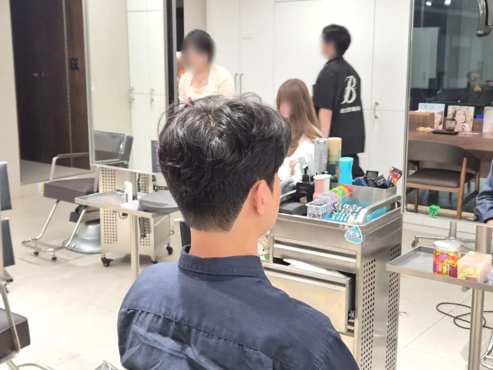 완성된 남성 펌 옆모습