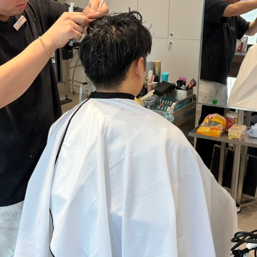 펌 전 남자 커트 시술 장면