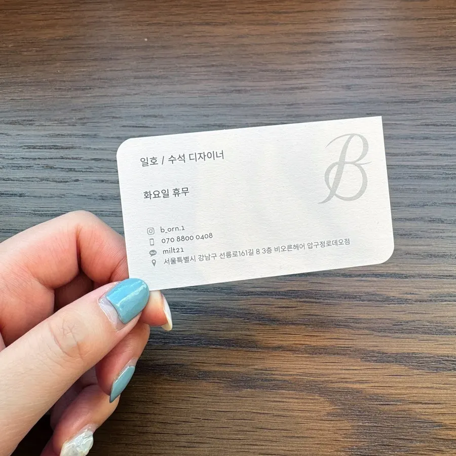 자연스러운 볼륨이 살아난 완성 헤어