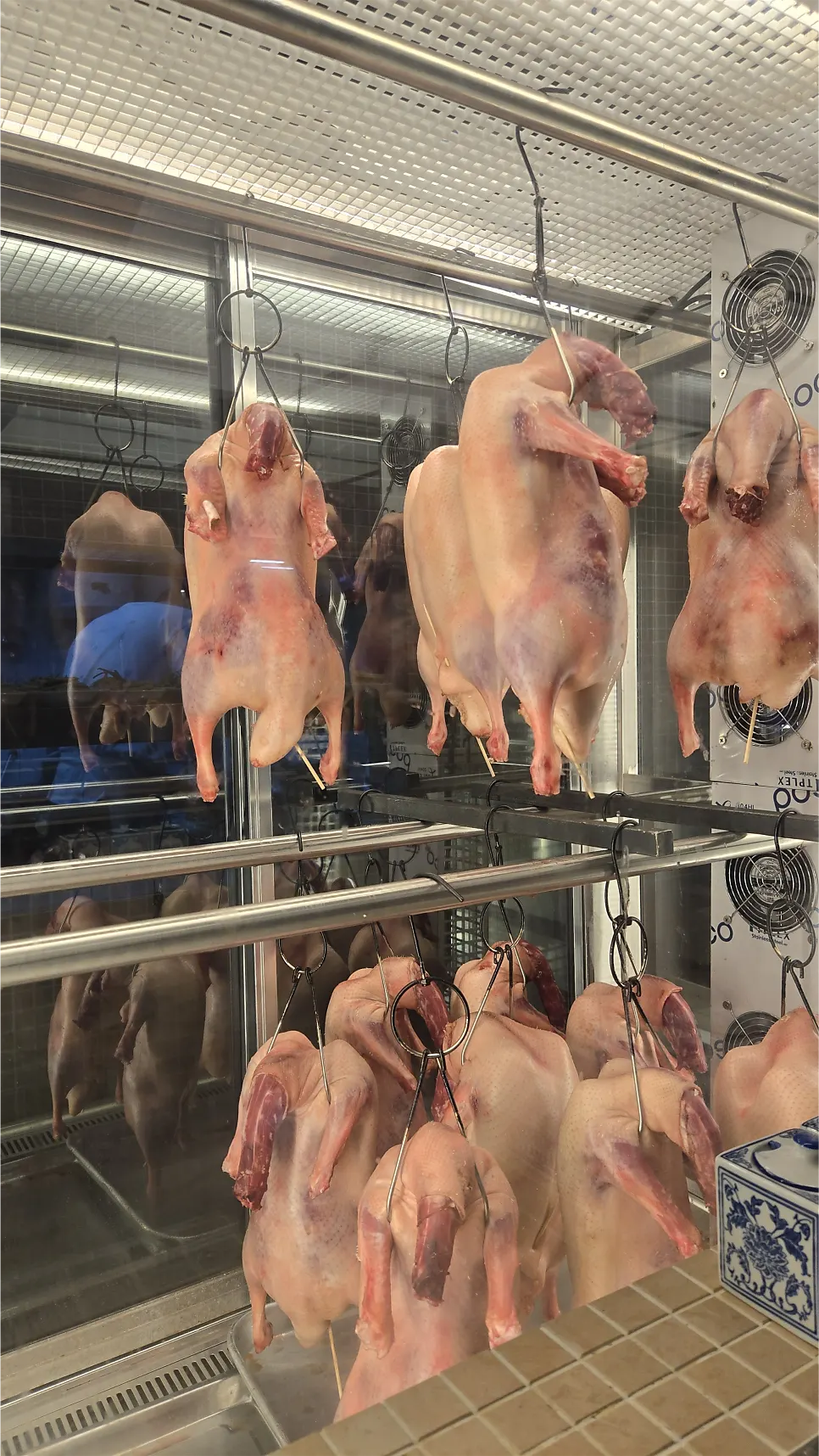 북경오리를 요리하는 미림양장 압구정점 주방