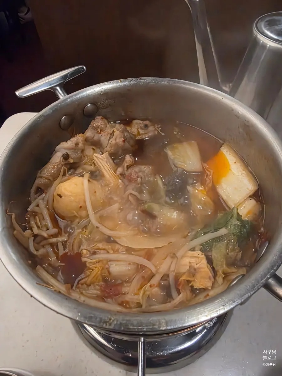 마라탕과 함께 차린 미림양장 테이블