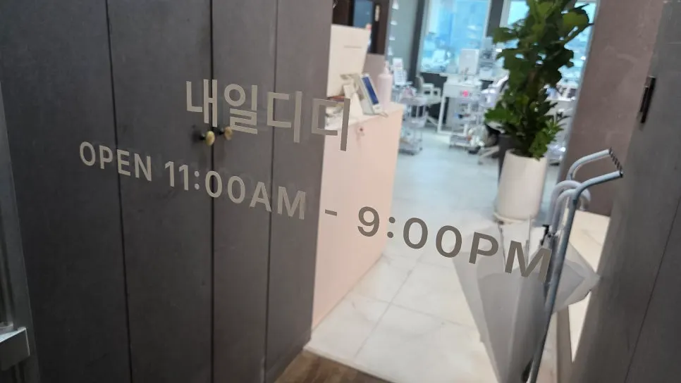 다양한 네일 컬러 샘플 가로 사진