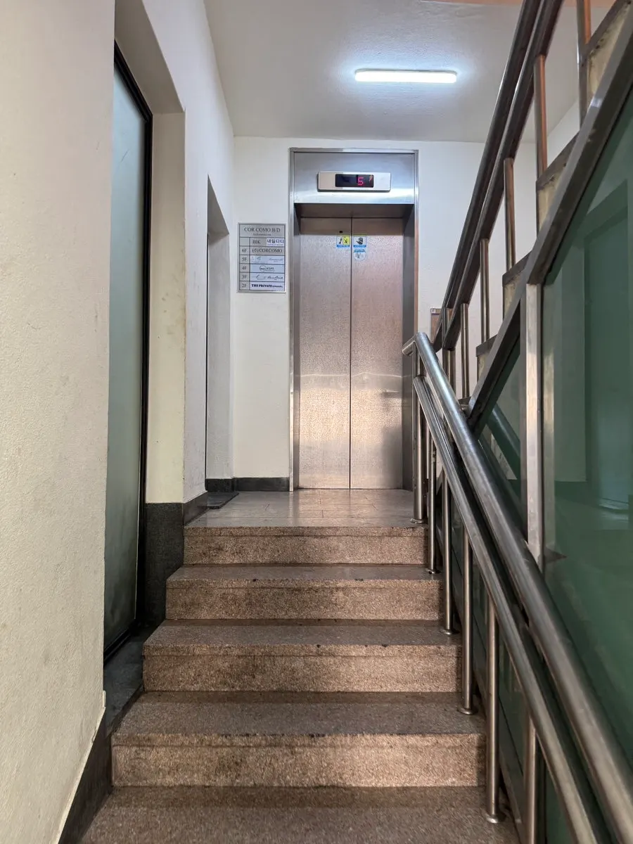 Elevator leading up to the 6th-floor salon