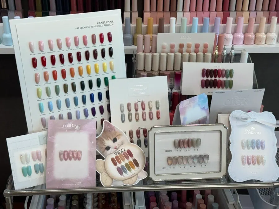 Display of Naeil Didi's color gel lineup