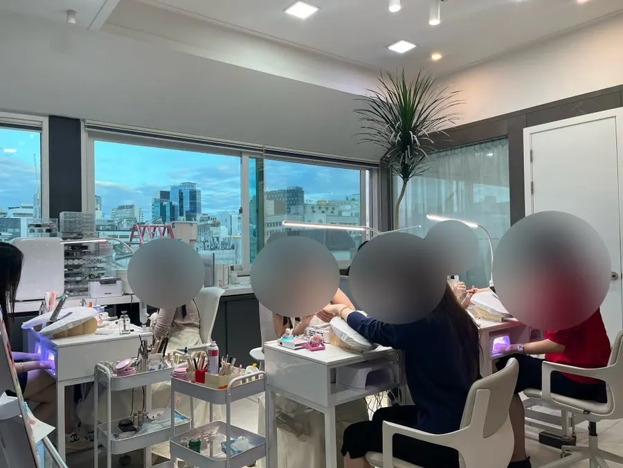 Interior decor of Naeil Didi nail salon
