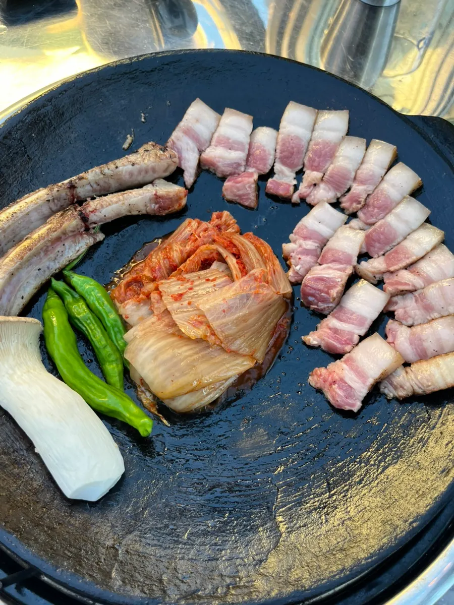 야장에서 마시는 소맥 한 잔