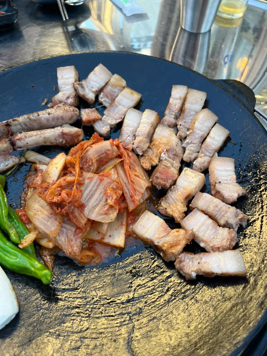 꽈리고추와 버섯까지 함께 굽는 솥뚜껑