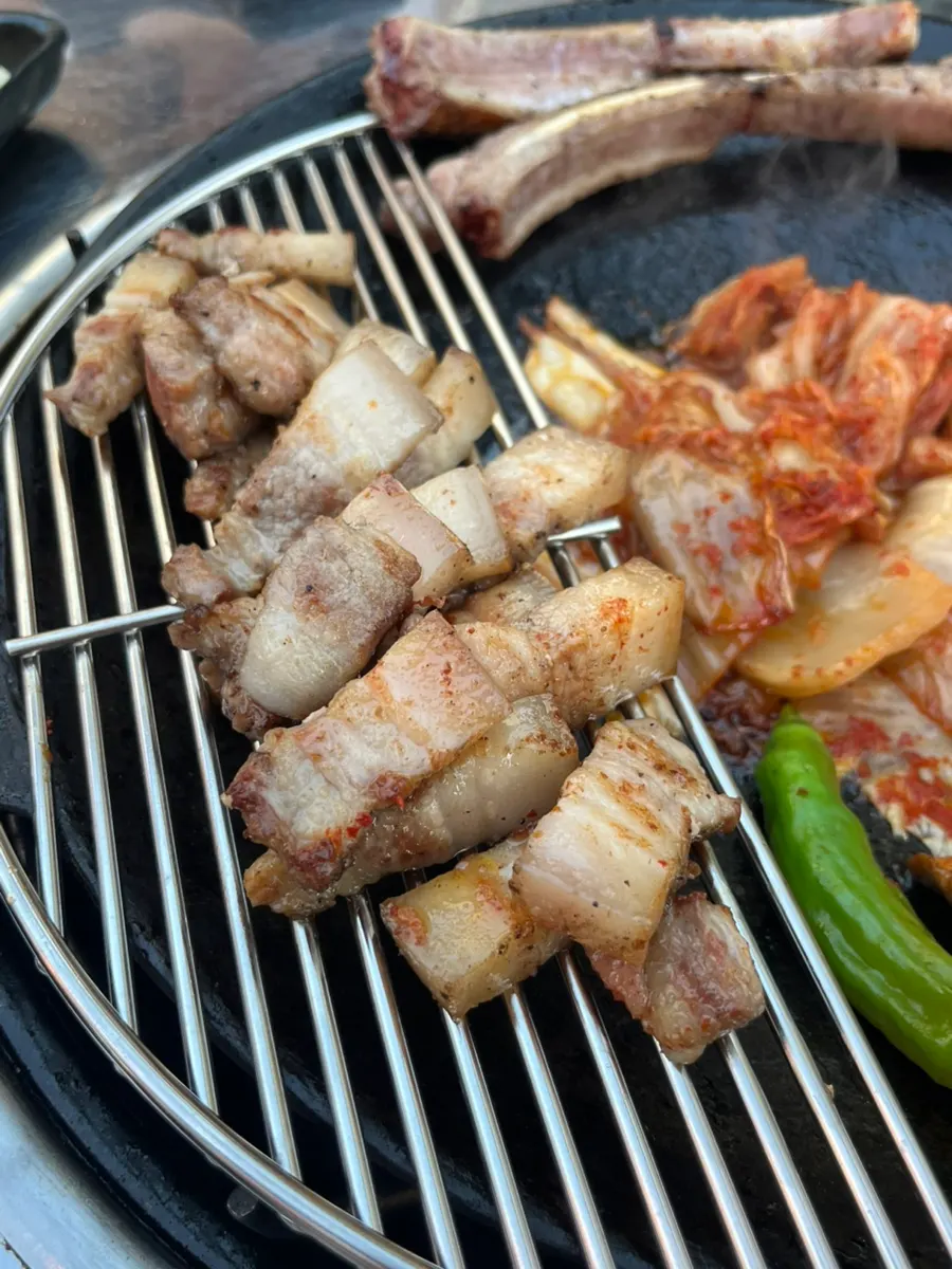 비계와 살코기 밸런스 좋은 뼈삼겹살