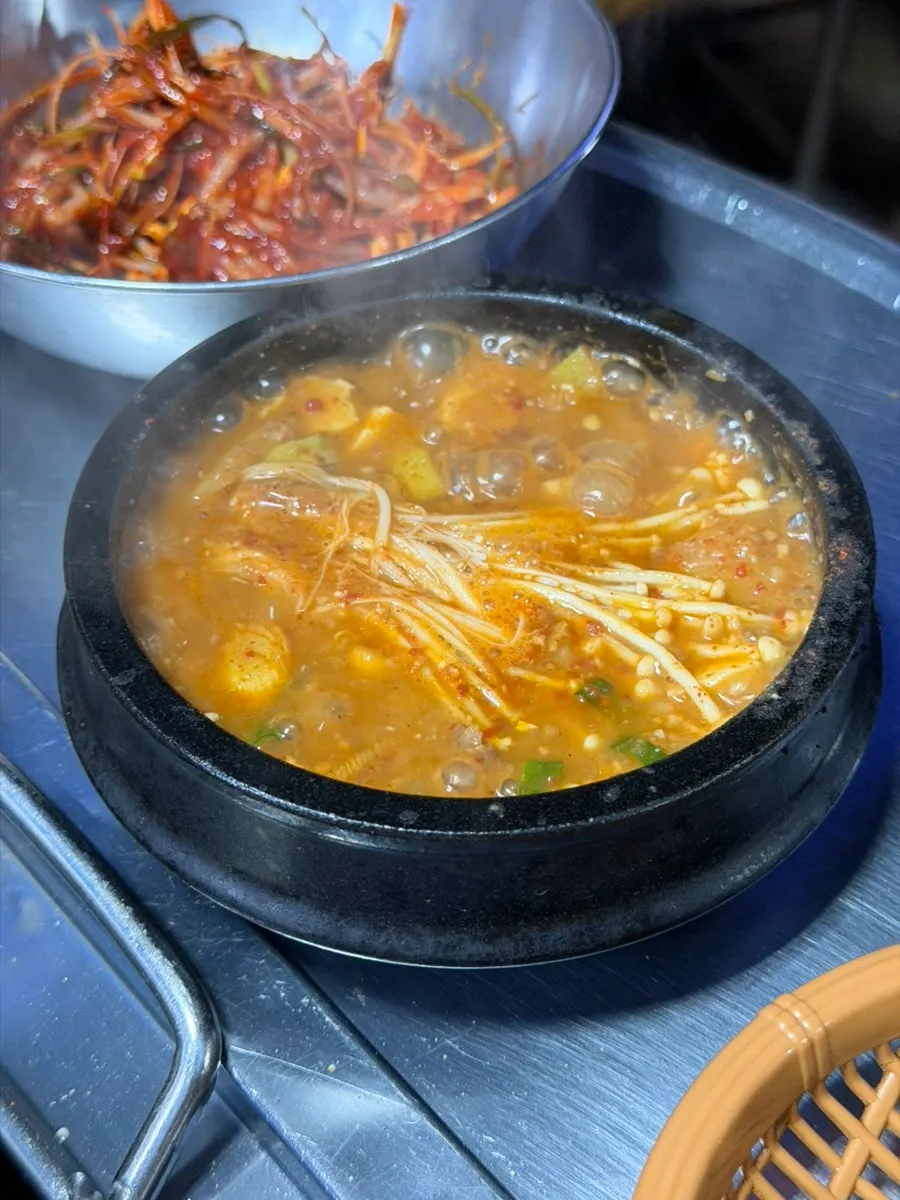 A bowl of janchi guksu eaten between rounds of meat