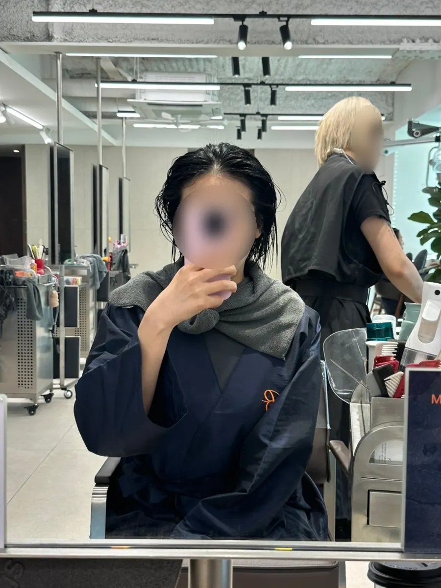 Dark hair after scalp scaling and shampoo