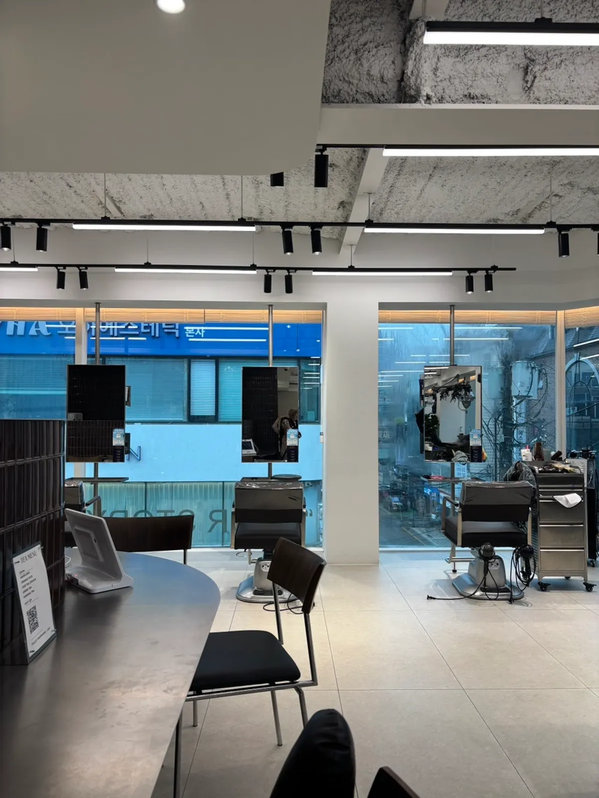 The storefront of Biorn Hair Apgujeong Rodeo