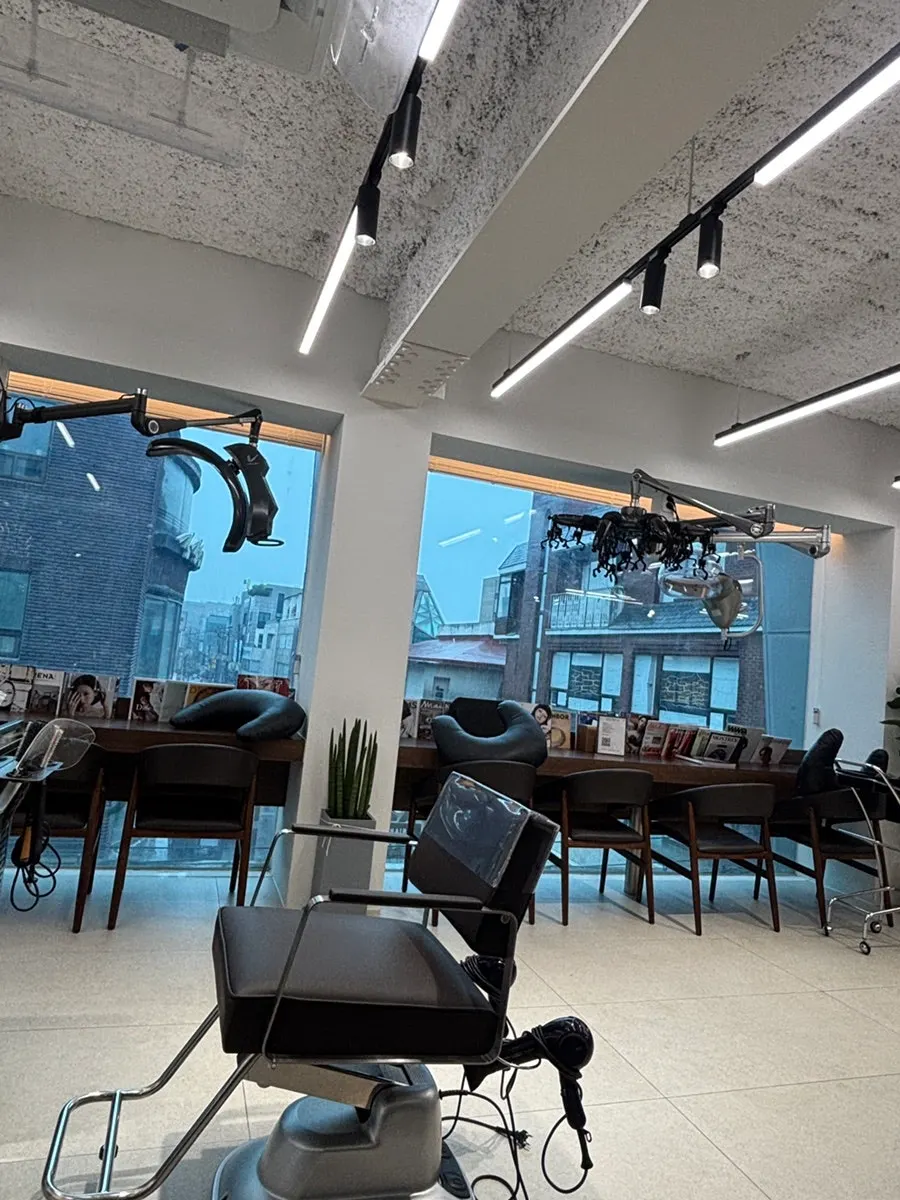 Interior space of Biorn Hair Apgujeong Rodeo
