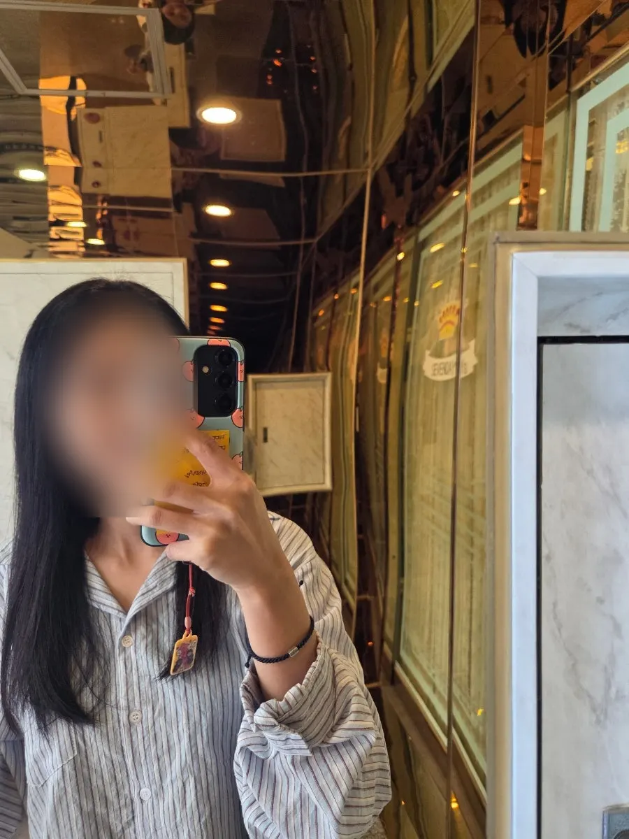 시술 마친 뒤 매장에서 남긴 거울샷