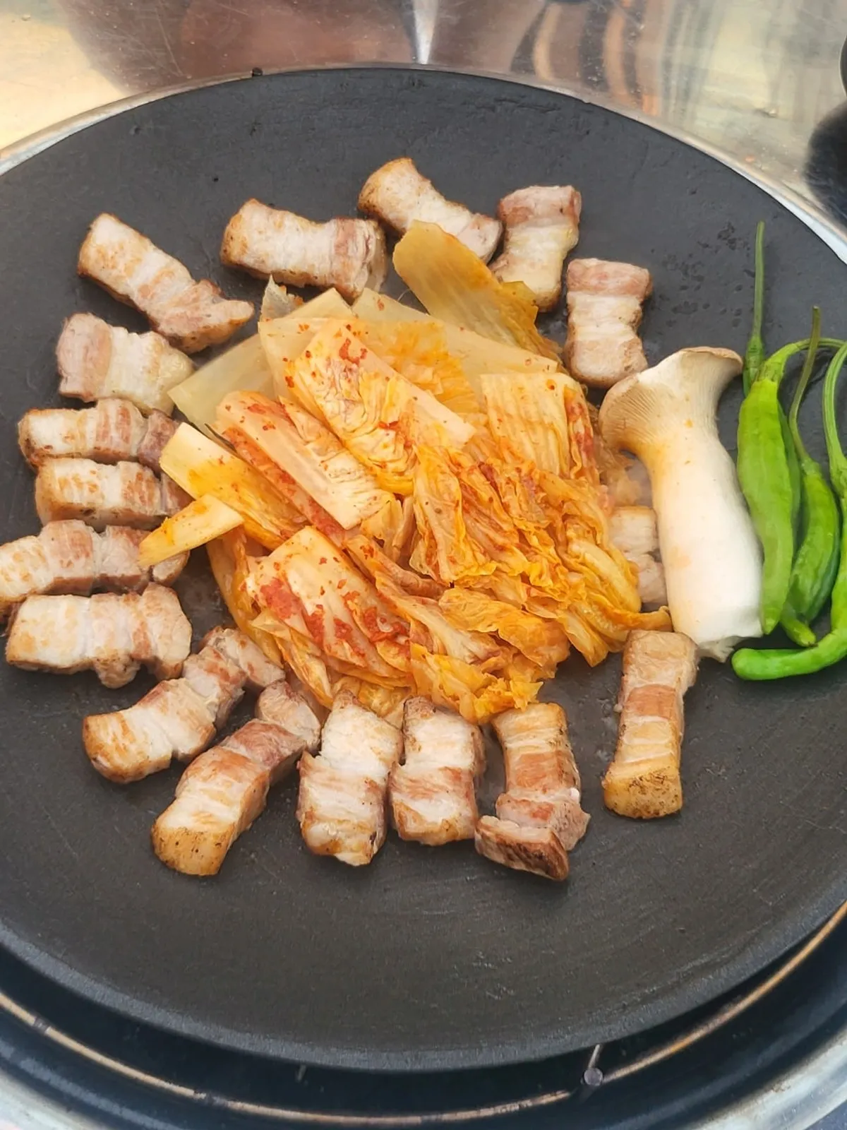 Cover photo from a visit to Chobeoljip in Apgujeong Rodeo