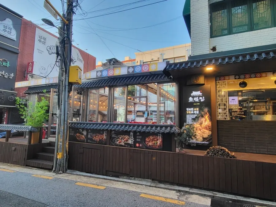 Entrance to Chobeoljip on the Apgujeong Rodeo street
