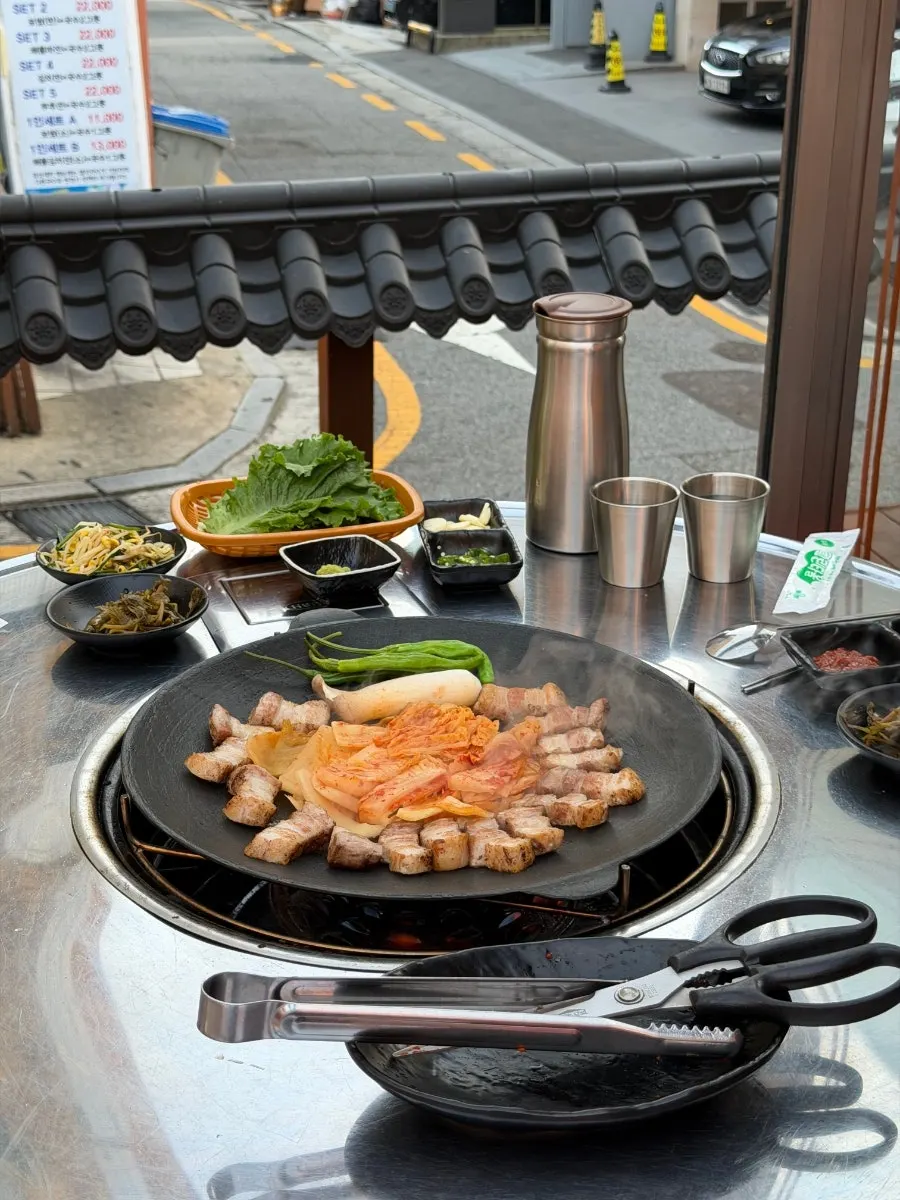Closing photo from the visit to Chobeoljip Apgujeong Rodeo Branch