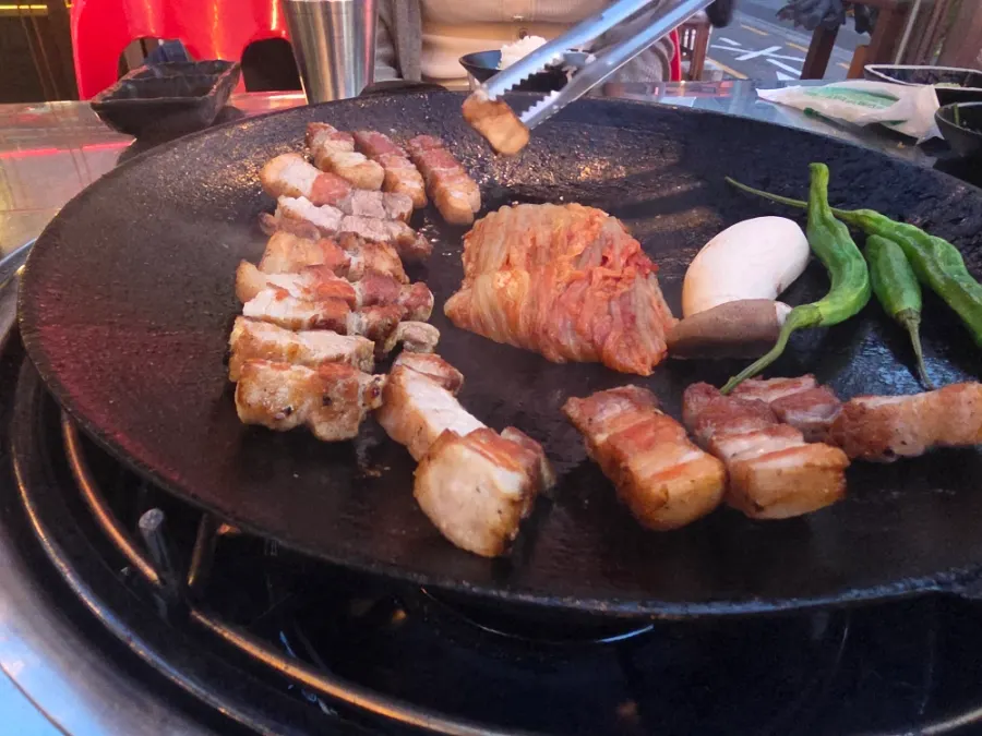 추가 주문한 공기밥과 된장찌개 상차림