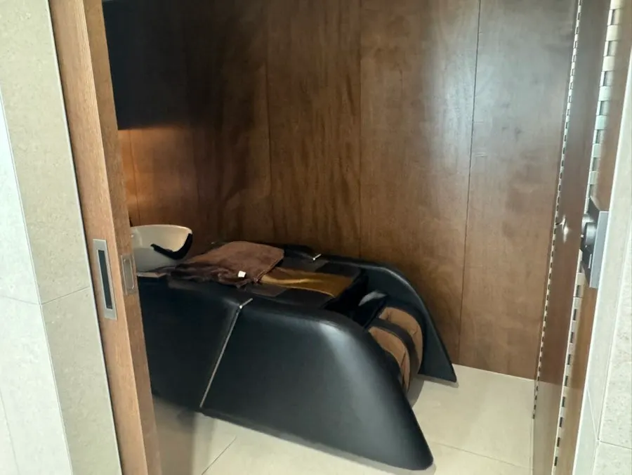 头皮去角质与血流按摩进行画面