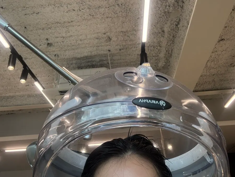 洗发室水枪冲洗头皮清洁画面