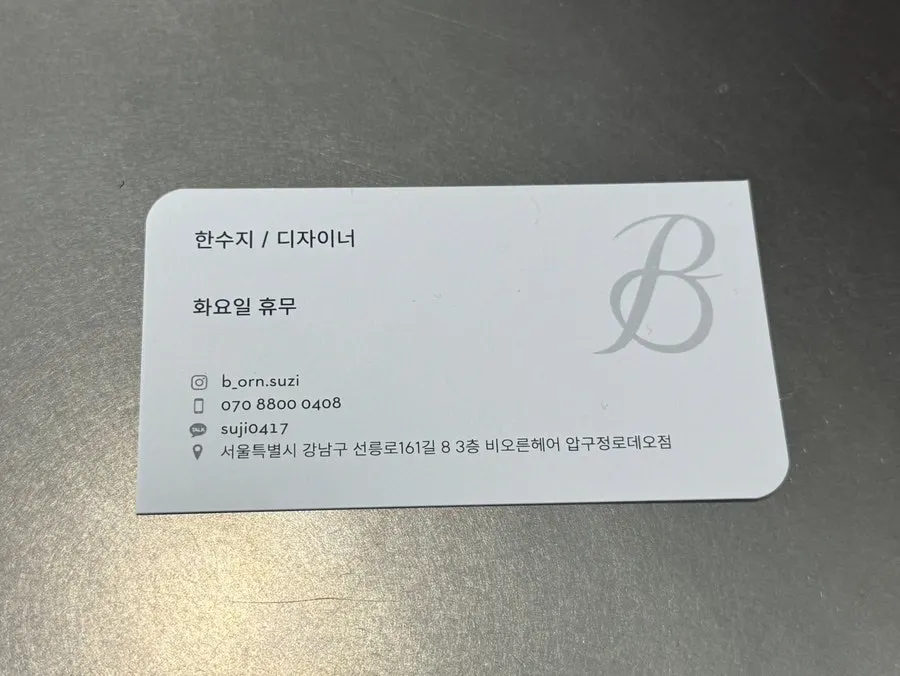 吹干造型完成后的发型