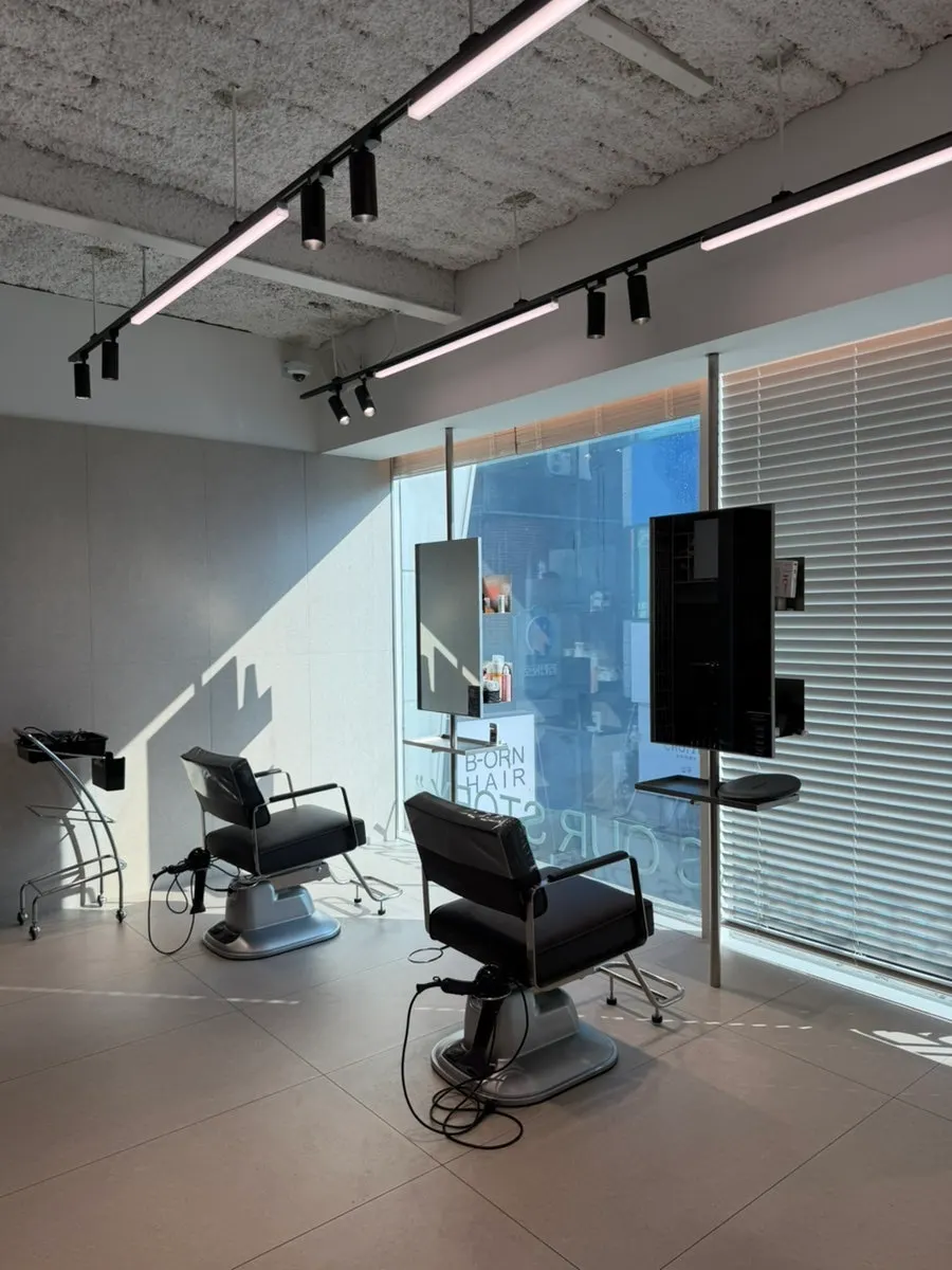 Salon chair with mirror and lighting