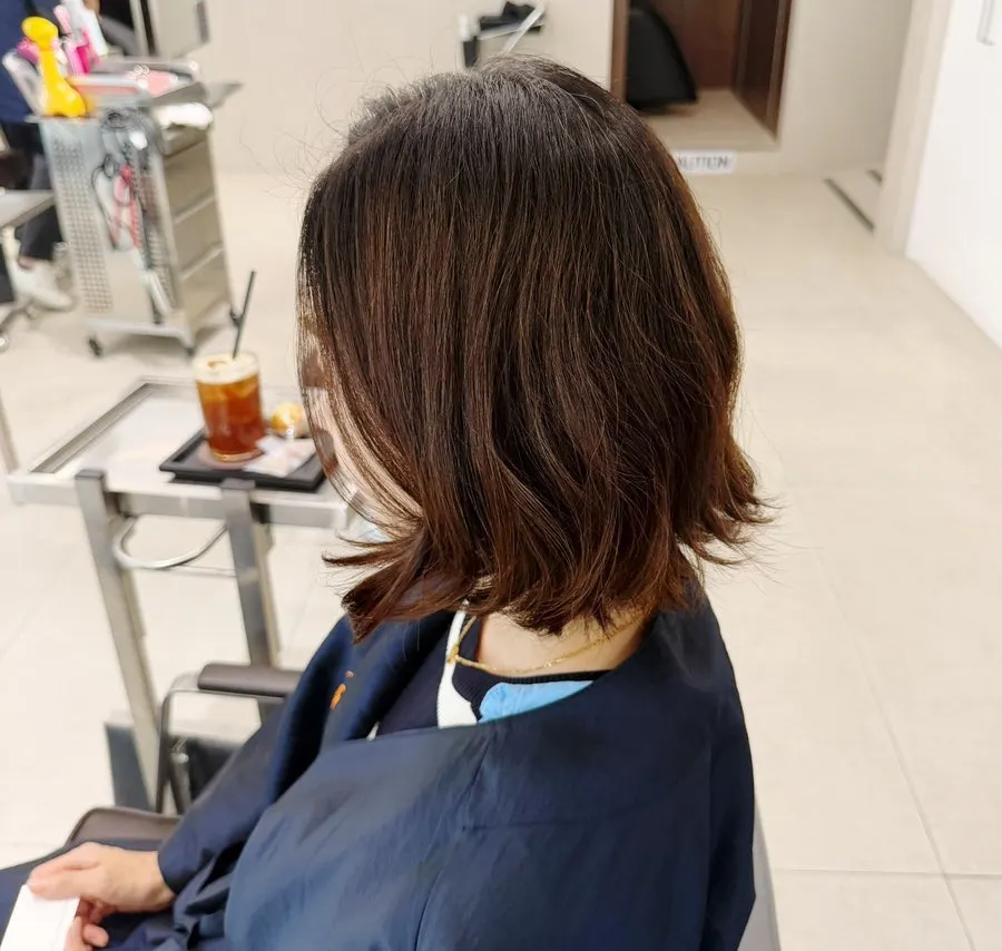 Side profile of the stuffy-looking bob before the cut