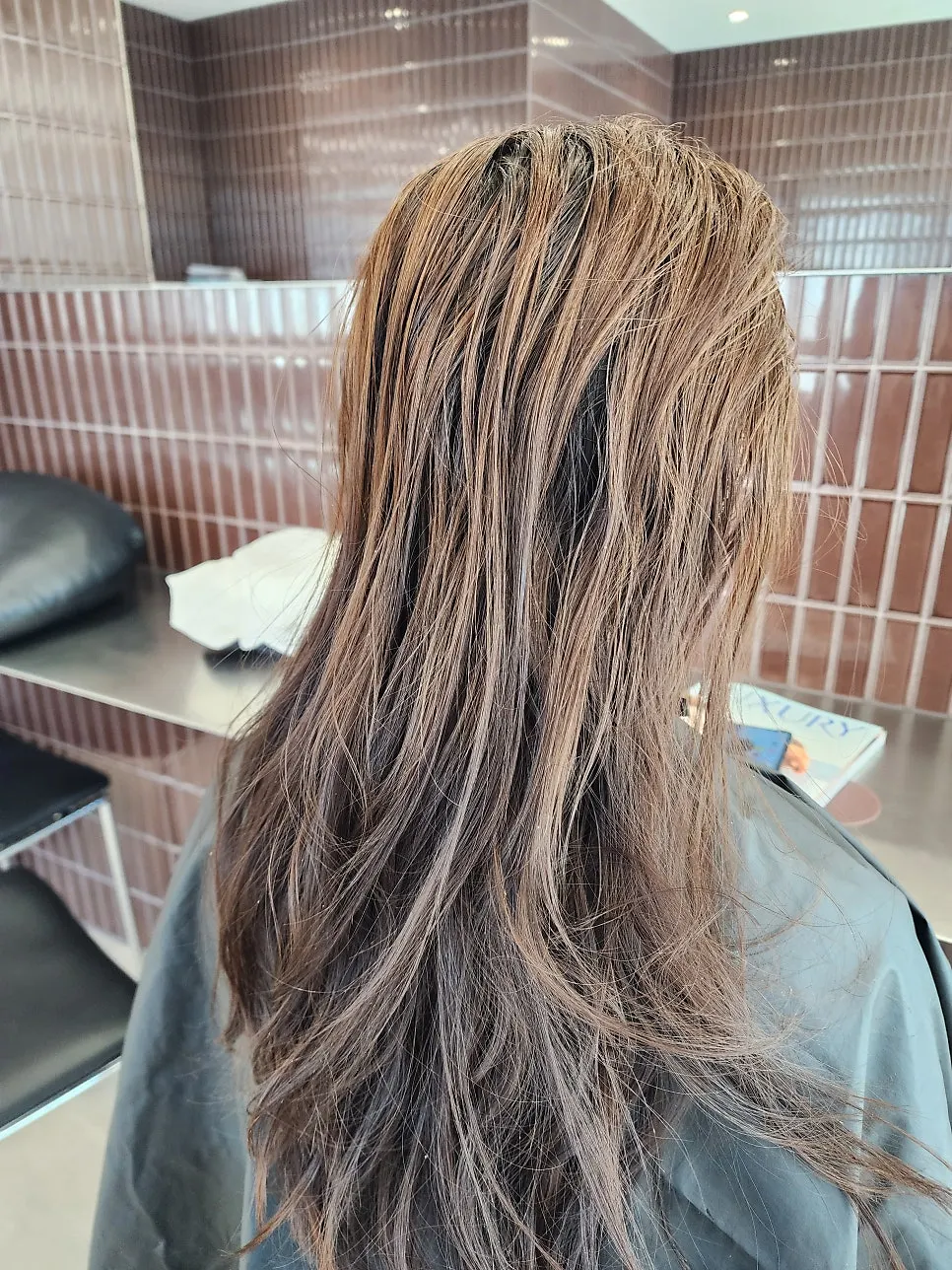 염색 전 밝아진 머리 컬러