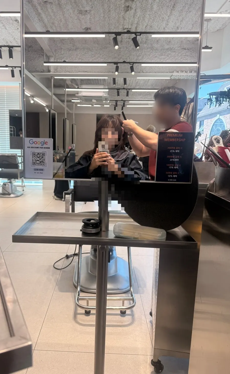 볼륨매직 약제 도포를 시작하는 모습