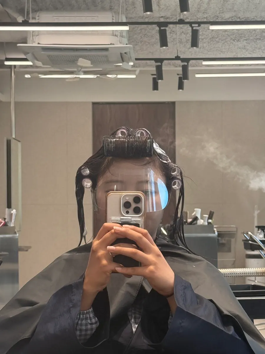 약제를 바르고 기다리는 볼륨매직 과정