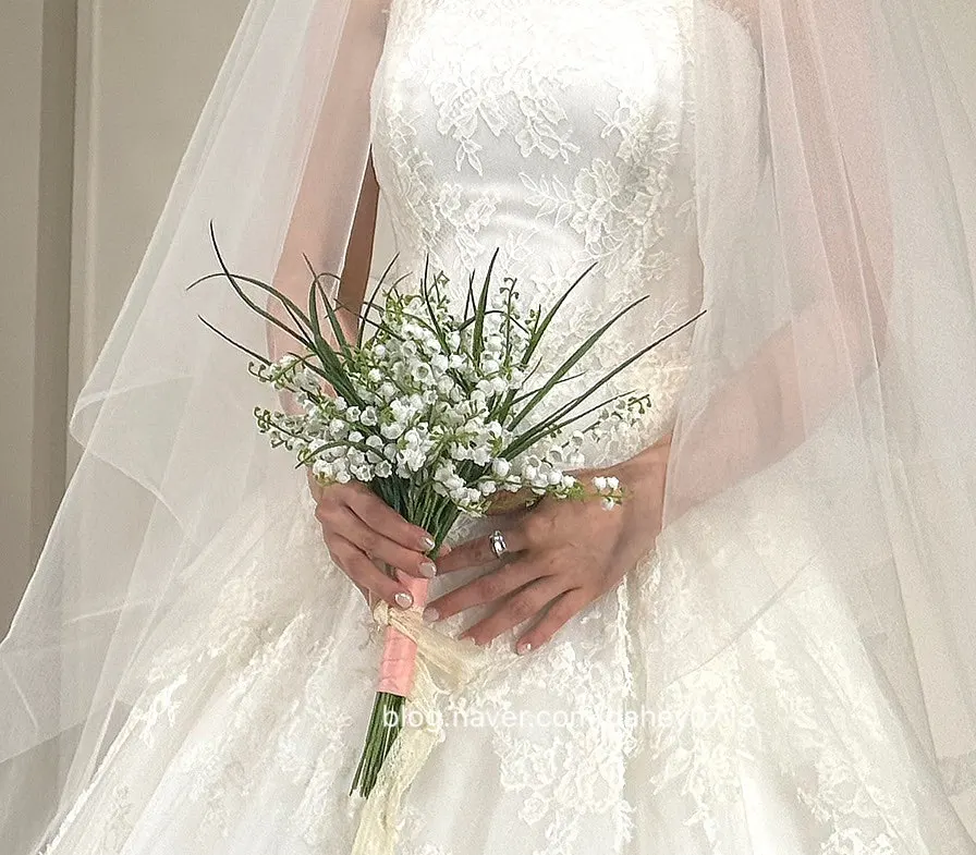 Powder nails at the dress fitting for the main ceremony