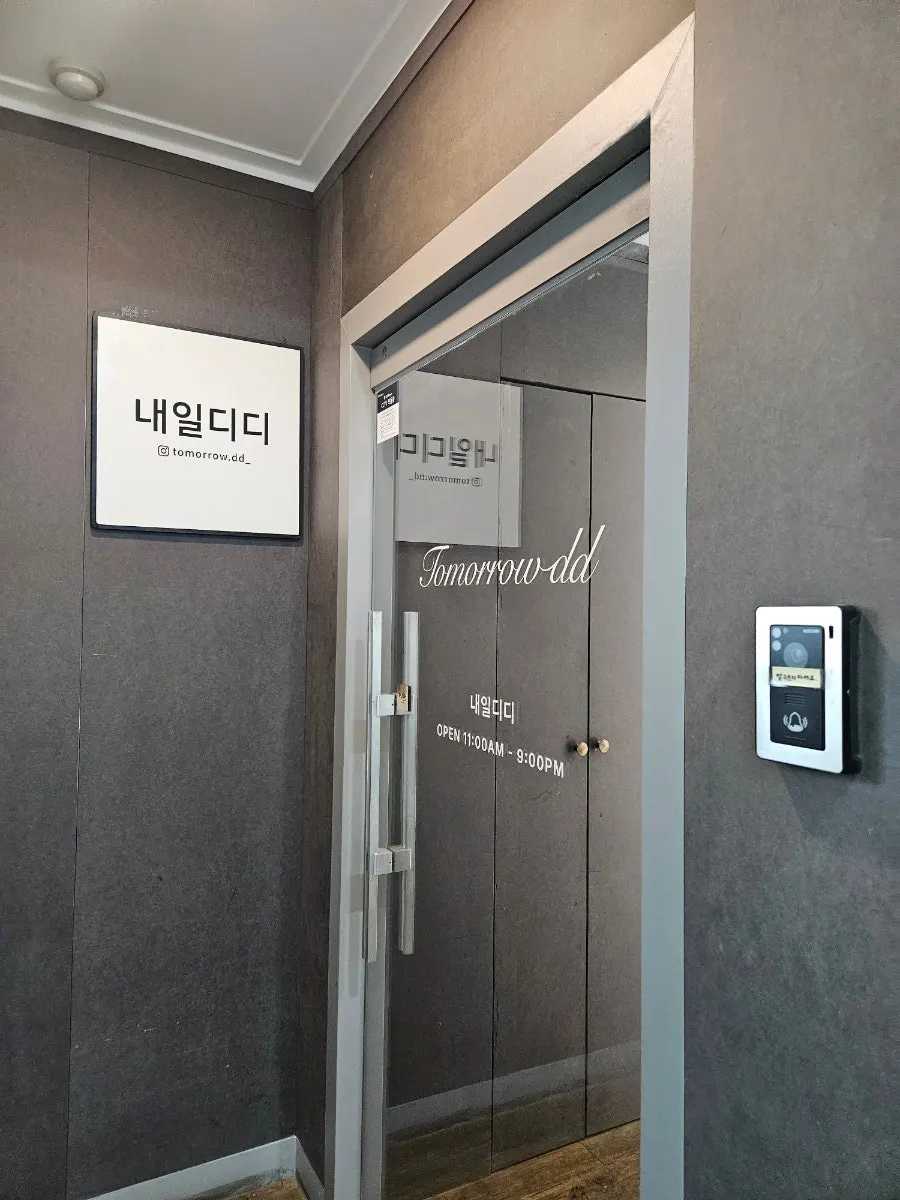 5층에서 계단으로 올라가는 6층 601호 입구