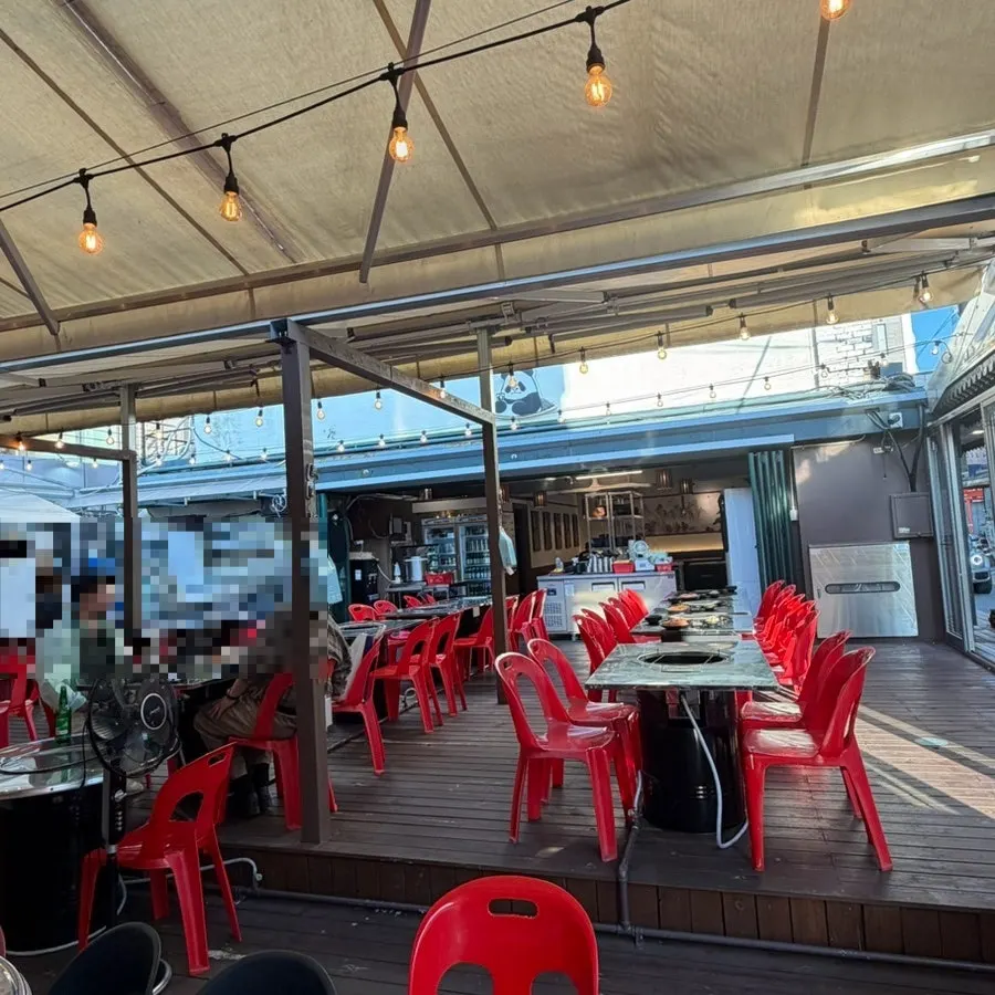 Outdoor-table space ideal for cool weather