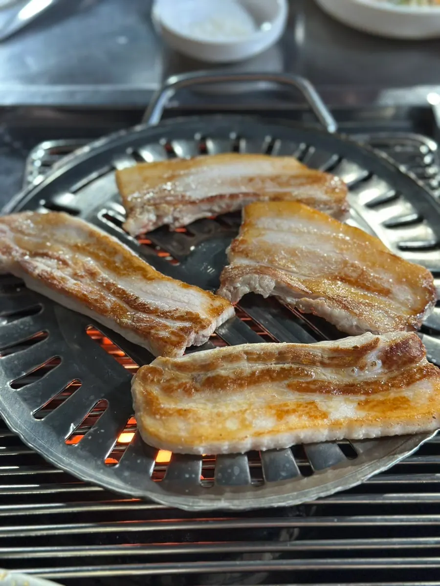 양념이 배어 있는 돼지왕갈비